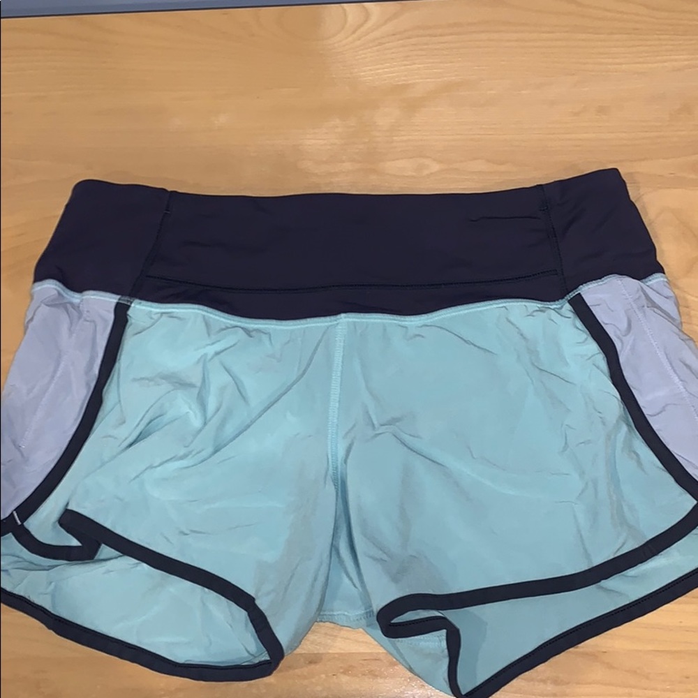 Size 6 RARE lulu shorts